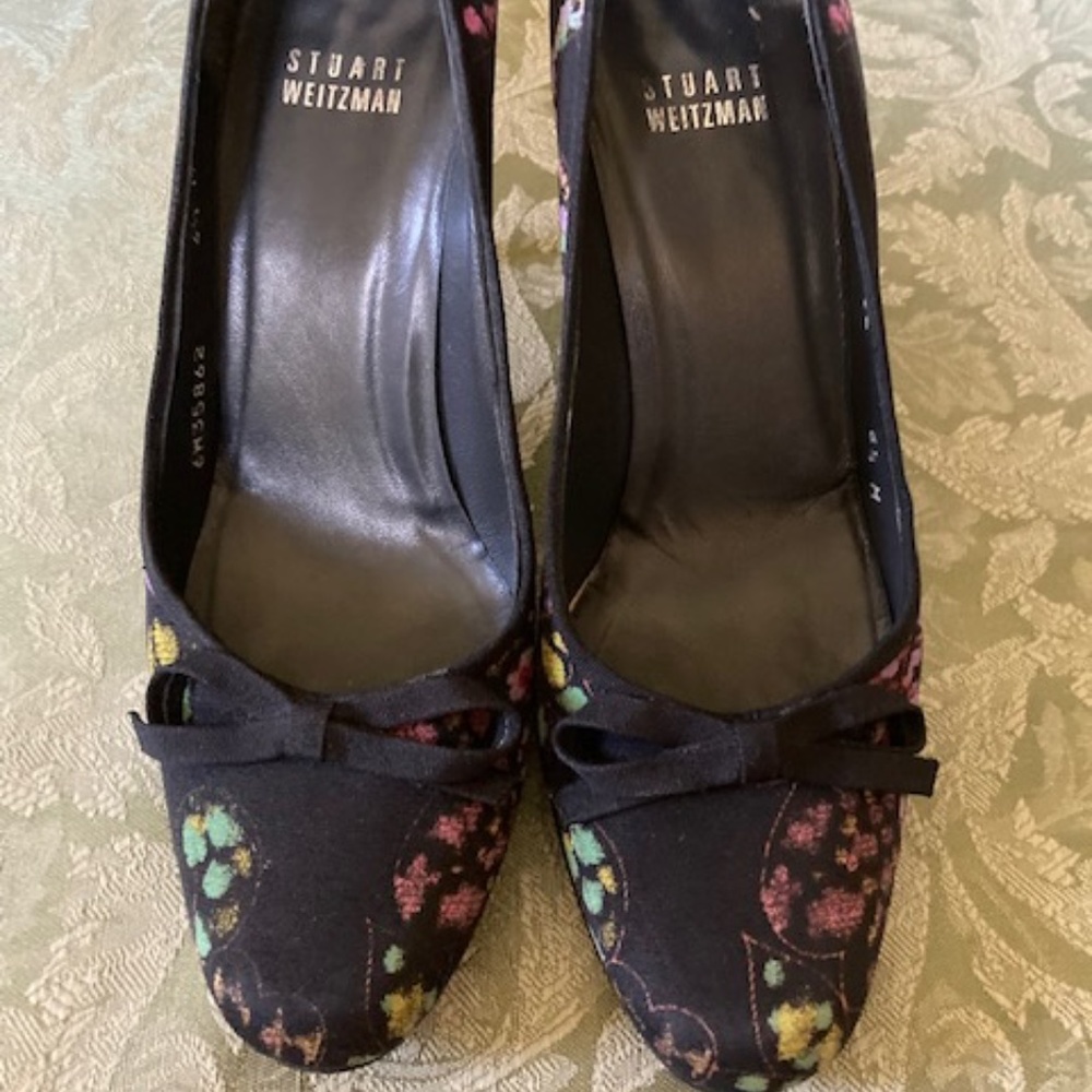 Stuart Weitzman Black Floral Bow Pumps